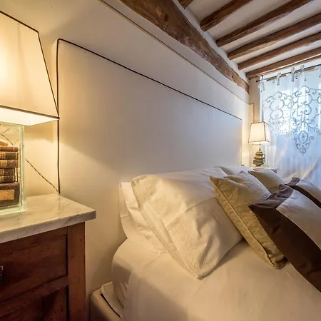 Appartmento In Via San Rufino Apartment *