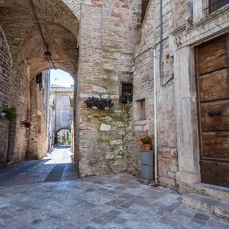 Appartmento In Via San Rufino 公寓